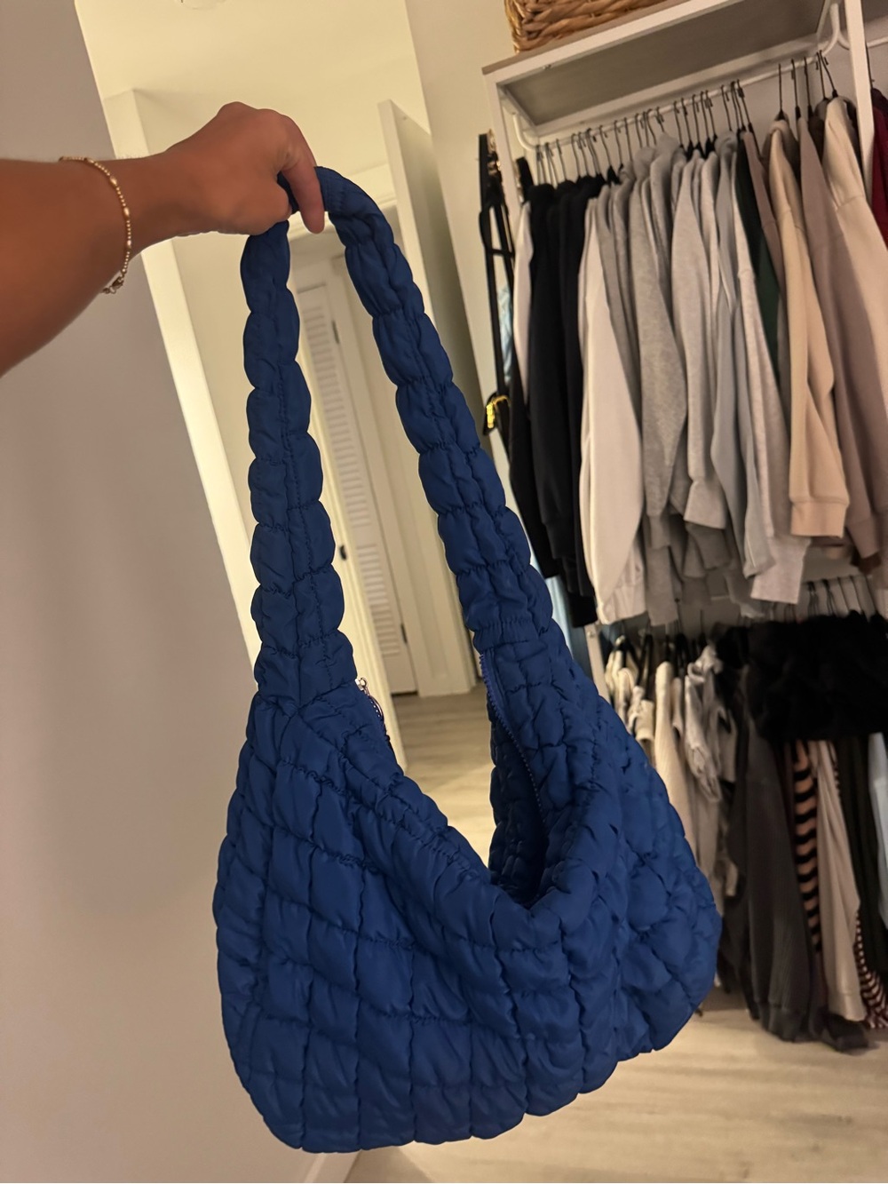 ðFree People Quilted Puffer Bag - Picture 3 of 4